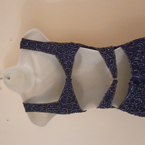 Cache Gown - Picture 2 of 16